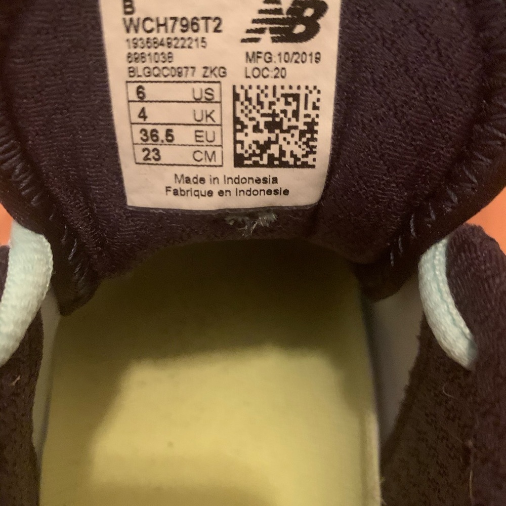 New Balance Tennis Shoes